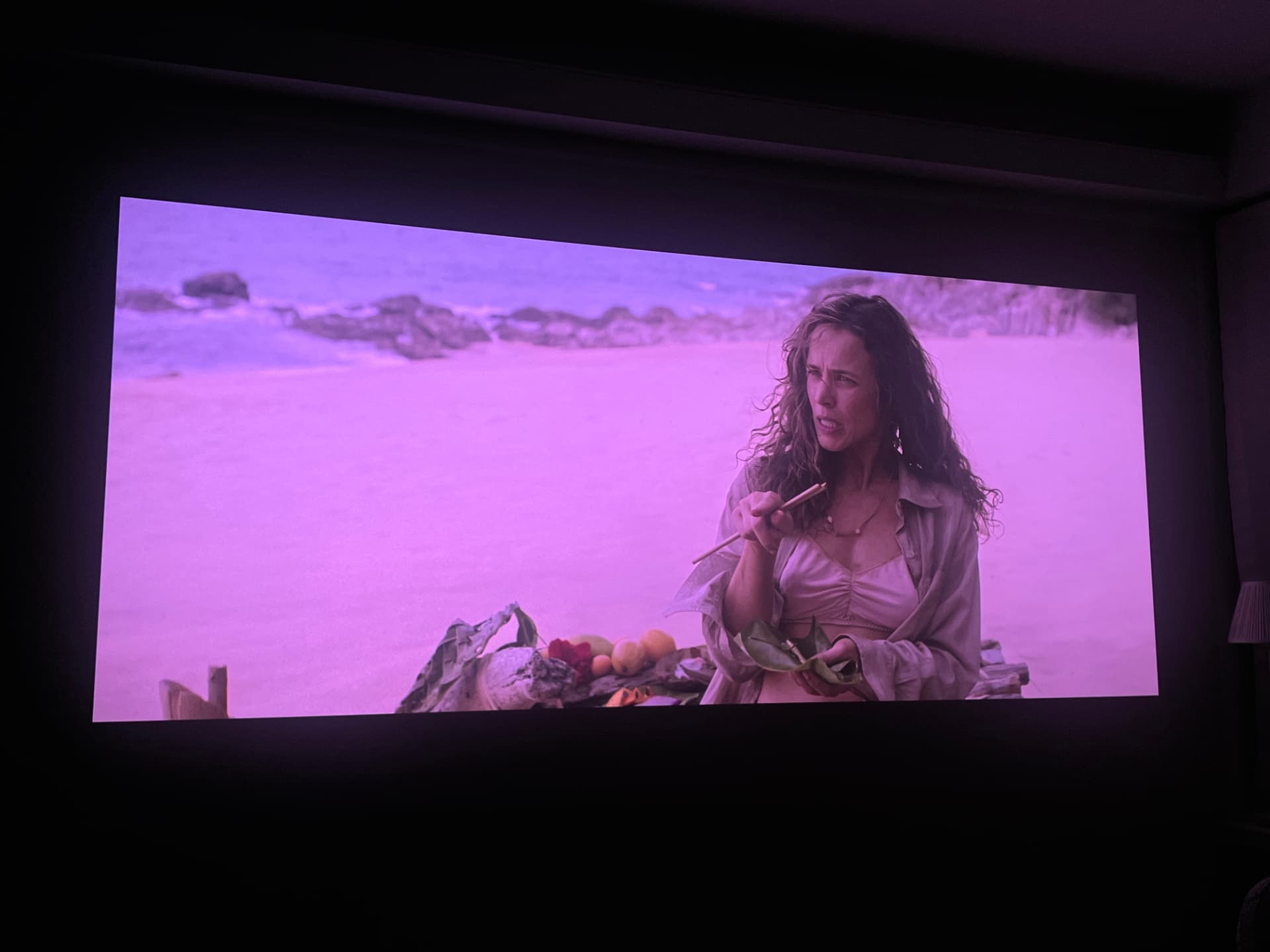 Horizon 20 Max projecting a movie in a dark room